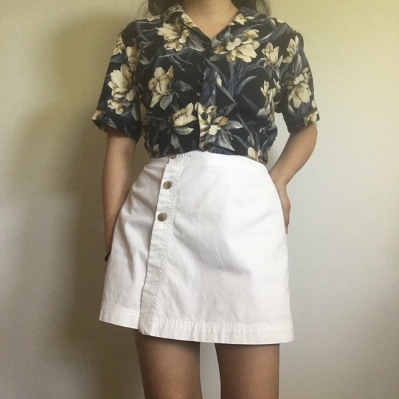 Vintage Hawaiian Button Up - Picture 2 of 7